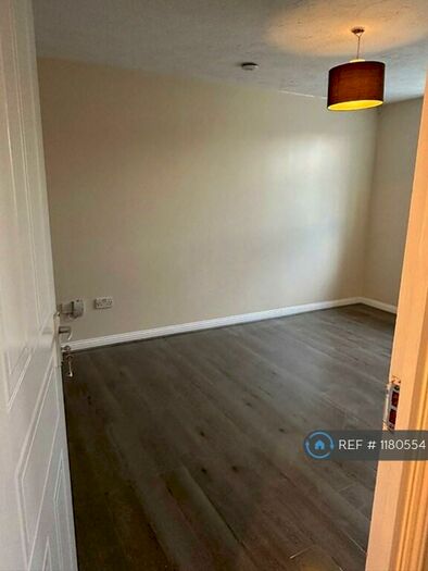 2 Bedroom Flat To Rent In Caledonia Court, Barking, IG11