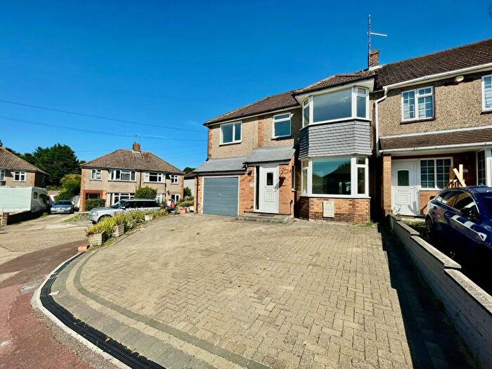 4 Bedroom House To Rent In Allington Drive, Strood, ME2