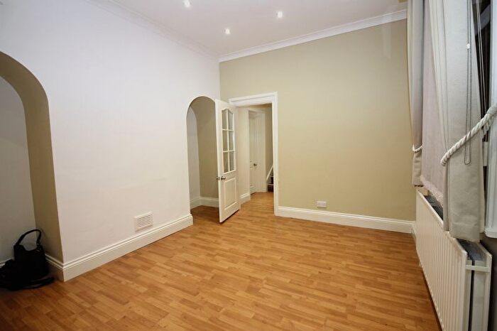 1 Bedroom Flat To Rent In Hamilton Drive, The Park, Nottingham, NG7