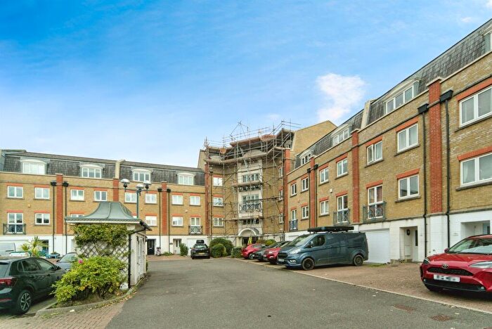 2 Bedroom Apartment For Sale In The Piazza, Eastbourne, BN23