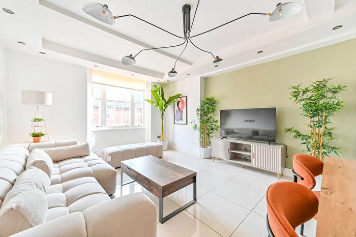 3 Bedroom Flat For Sale In Queensway, Bayswater, London, W2