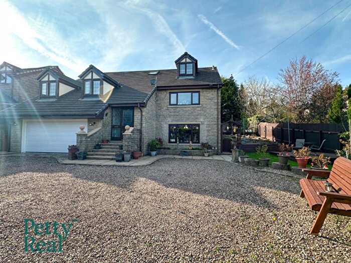 6 Bedroom Detached House For Sale In Cairns Close, Barrowford, BB9