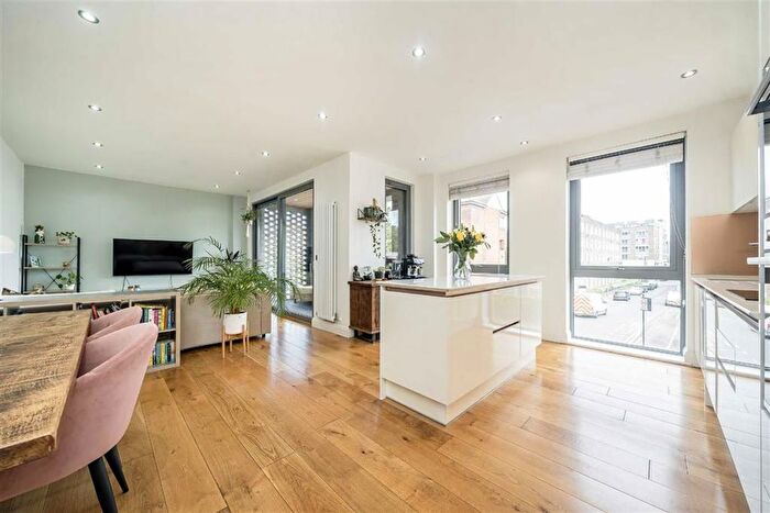 2 Bedroom Flat For Sale In Bardsley Lane, Greenwich, SE10