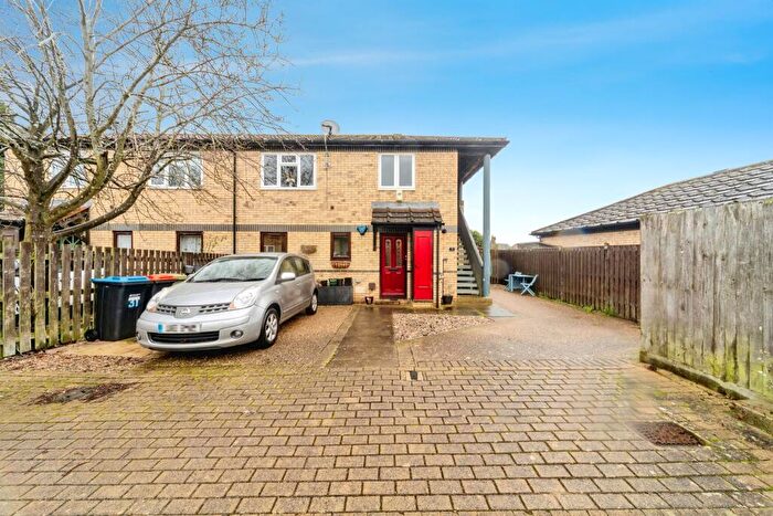 1 Bedroom Maisonette For Sale In Huckleberry Close, Walnut Tree, Milton Keynes, MK7