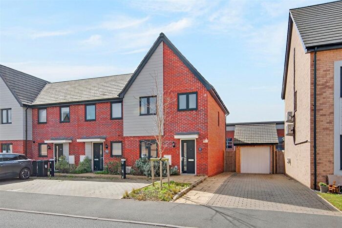3 Bedroom End Terrace House For Sale In Bengrove, Wolverton Mill, Milton Keynes, MK12