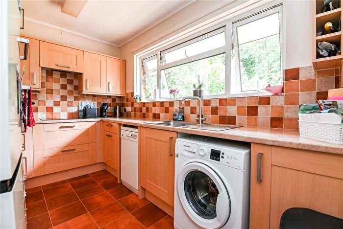 2 Bedroom Apartment For Sale In Violet Lane, New Milton, Hampshire, BH25