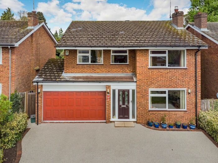 4 Bedroom Detached House For Sale In Derwent Road, Harpenden, Hertfordshire, AL5