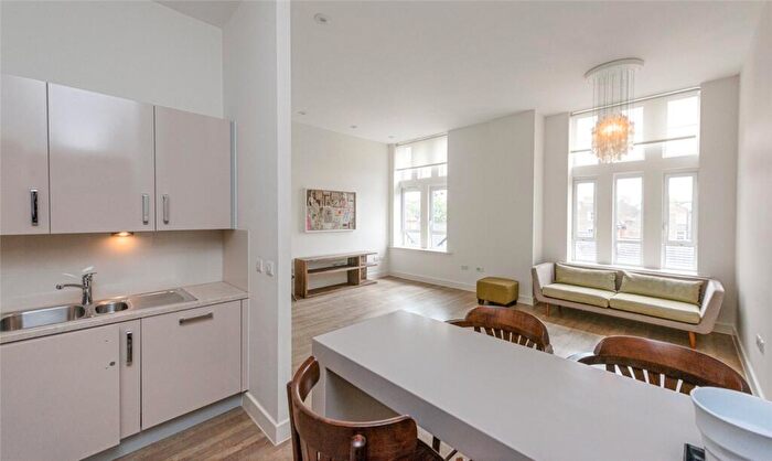 2 Bedroom Apartment To Rent In Glengall Road, London, NW6