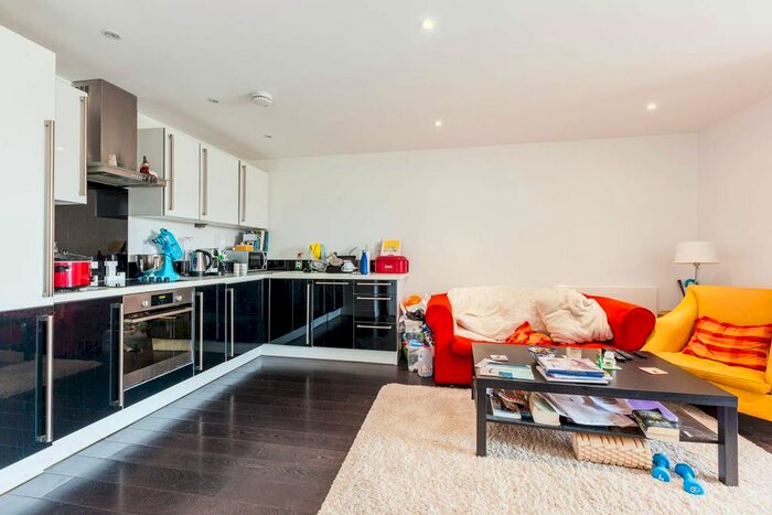 2 Bedroom Flat To Rent In Bellefields Road, Brixton, London, SW9