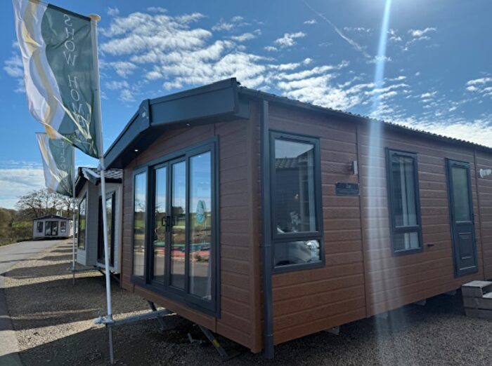 2 Bedroom Mobile/park Home For Sale In Holms Farm Road, Dalrymple, Ayr, KA6