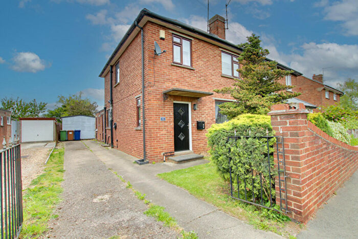 3 Bedroom Semi-Detached House For Sale In Maple Grove, March, PE15