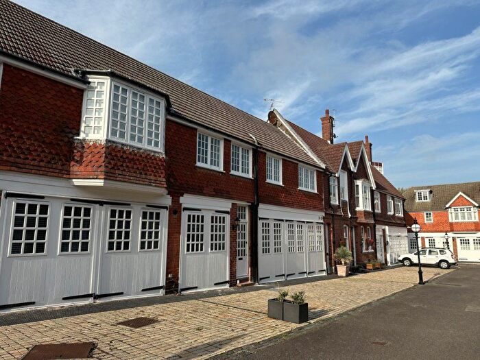 3 Bedroom Mews To Rent In De Walden Mews, Prime Meads, BN20