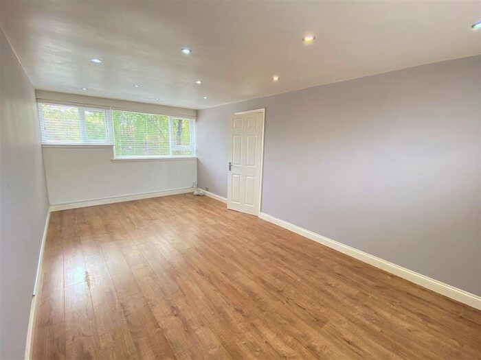 3 Bedroom Apartment To Rent In Fennycroft Road, Hemel Hempstead, HP1
