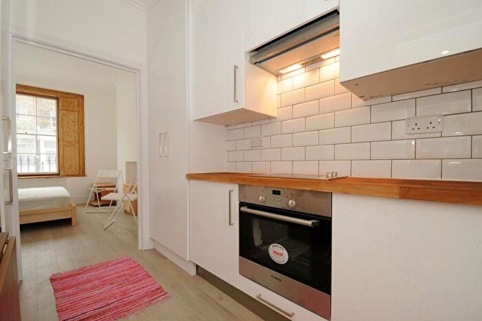 Flat To Rent In Caledonian Road, Islington, N1