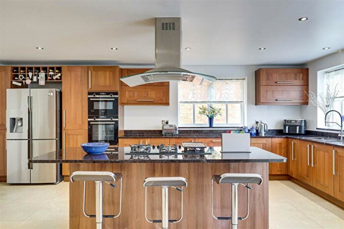 4 Bedroom Detached House For Sale In Clarkes Lane, Beeston, Nottinghamshire, NG9