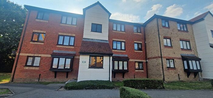 Studio To Rent In Magpie Close, Enfield, EN1