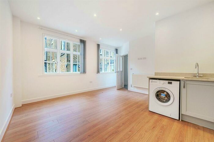 2 Bedroom Flat To Rent In King Street, Maidstone, Kent, ME14