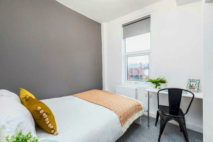 5 Bedroom House To Rent In Talbot Mount, Leeds, LS4
