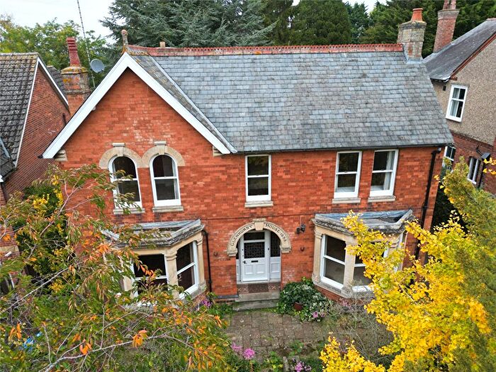 5 Bedroom Detached House For Sale In Wellingborough Road, Rushden, Northants, NN10