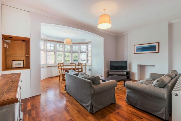 2 Bedroom Flat To Rent In Acacia Road, Action, W3