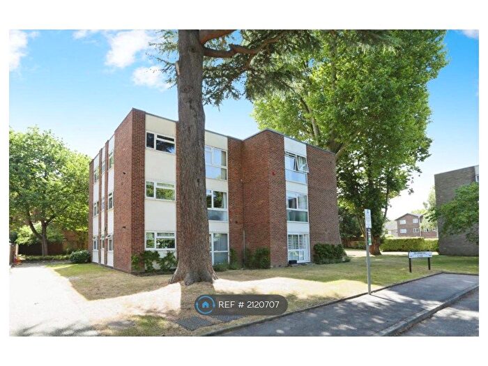 2 Bedroom Flat To Rent In Silverwood Close, Beckenham, BR3