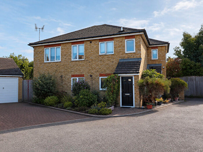 2 Bedroom Apartment For Sale In Haven Close, Hadleigh, SS7