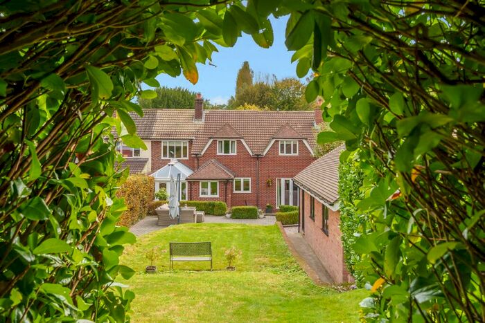 4 Bedroom Semi-Detached House For Sale In Hensting Lane, Fishers Pond, SO50