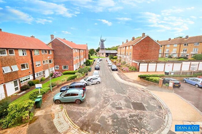 1 Bedroom Flat For Sale In St. Peters Close, Hove, East Sussex, BN3