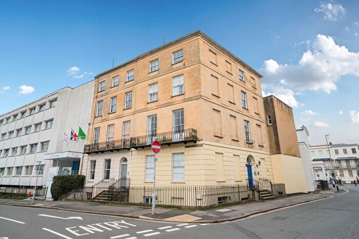 Flat To Rent In Wellington Street Cheltenham, GL50