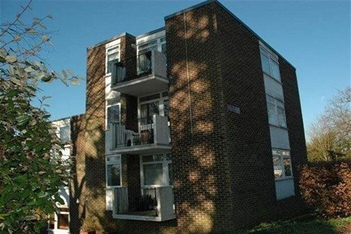2 Bedroom Flat To Rent In Frith Hill Road, Godalming, GU7