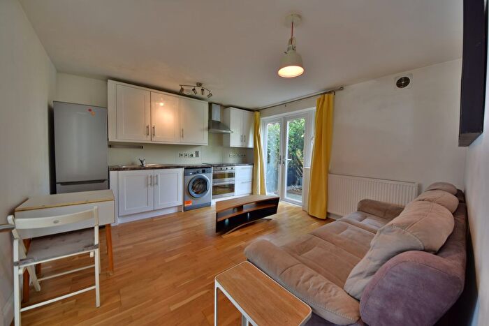 2 Bedroom Flat To Rent In Junction Road, Linden Walk, London, N19