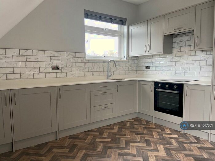 1 Bedroom Flat To Rent In Queens Road, Leigh-On-Sea, SS9