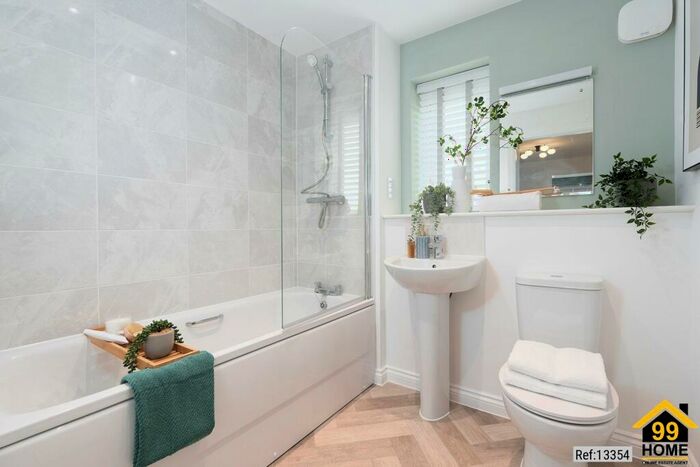 3 Bedroom Semi-Detached House For Sale In Woodlark Drive, Finningley, Doncaster, DN9