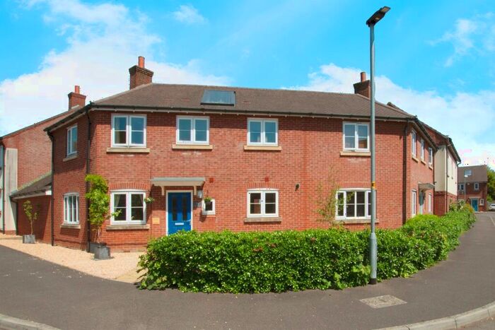 3 Bedroom Semi-Detached House For Sale In Clover Lane, Durrington, Salisbury, SP4