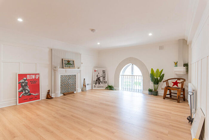 3 Bedroom Apartment For Sale In Mosslea Court, Mosslea Road, SE20