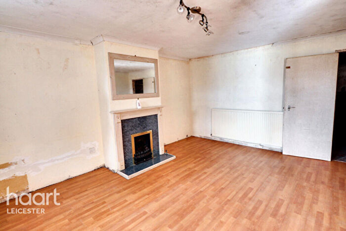 3 Bedroom Terraced House For Sale In Ledbury Green, Leicester, LE4