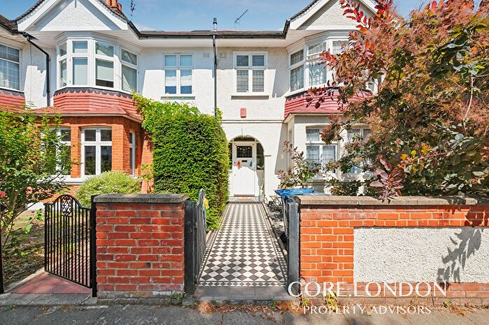 3 Bedroom End Of Terrace House For Sale In Blondin Avenue, London, W5