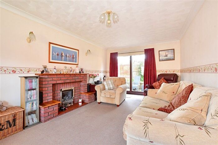 3 Bedroom Detached House For Sale In Fieldfare Road, Carisbrooke, Isle Of Wight, PO30