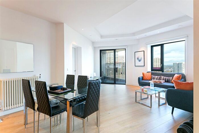 3 Bedroom Flat For Sale In Grantham House, Botanic Square, Canning Town, E14