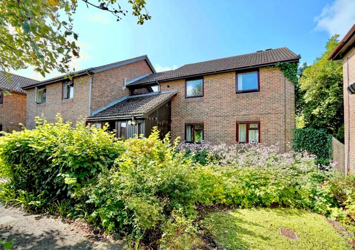 2 Bedroom Apartment For Sale In Earl Close, Eaton Socon, St. Neots, Cambridgeshire, PE19