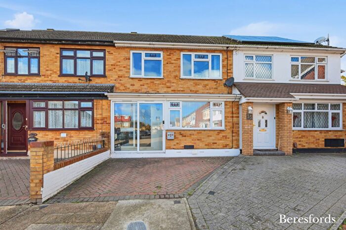 3 Bedroom Terraced House For Sale In Sheridan Close, Heaton Grange, RM3