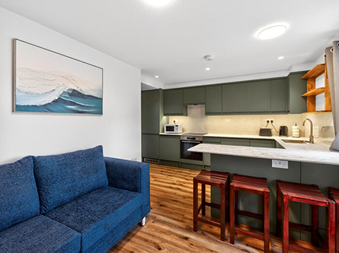 3 Bedroom Apartment To Rent In Birkbeck Mews, London, E8