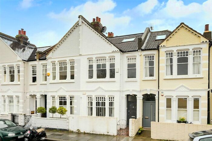 2 Bedroom Flat To Rent In Stephendale Road, Sands End, Fulham, London, SW6