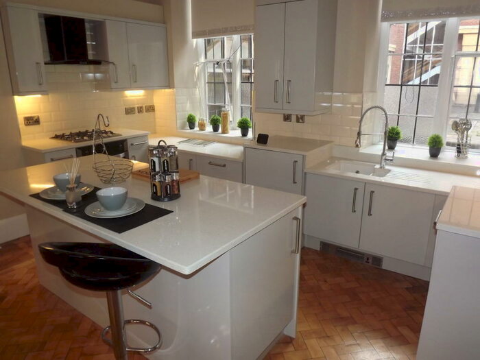 1 Bedroom Ground Flat To Rent In Martin Mansion, ST16