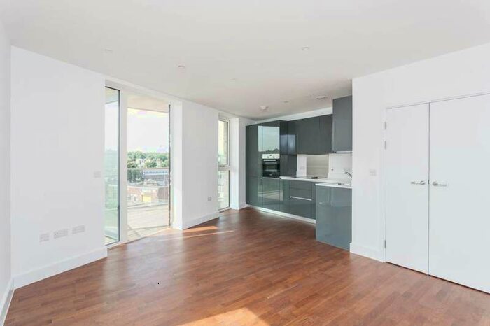 2 Bedroom Flat To Rent In Victory Parade, Woolwich, SE18
