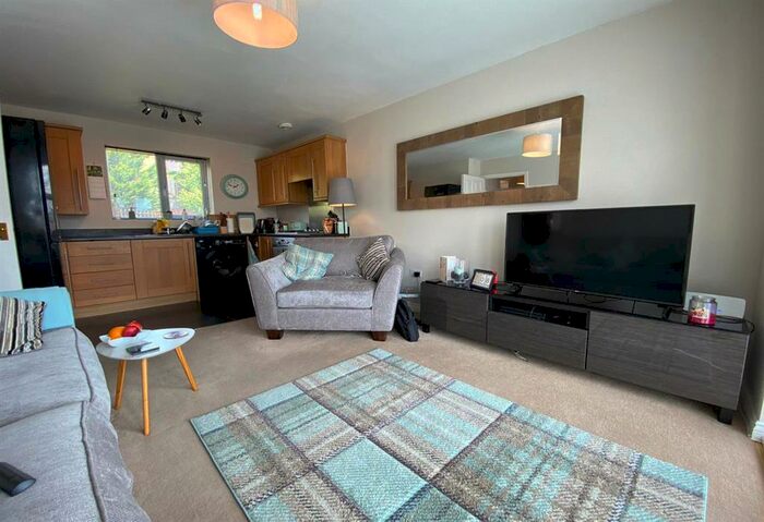 2 Bedroom Flat To Rent In Guardians Walk, Stourbridge, DY8