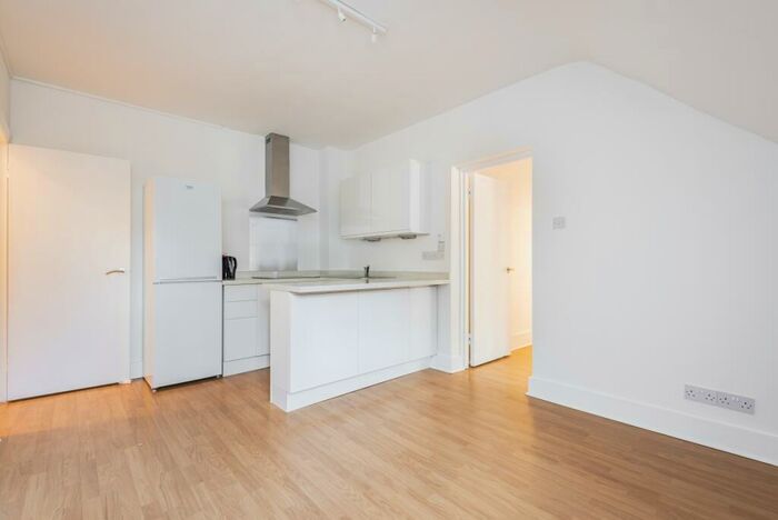 2 Bedroom Flat To Rent In Harold Road, London, SE19