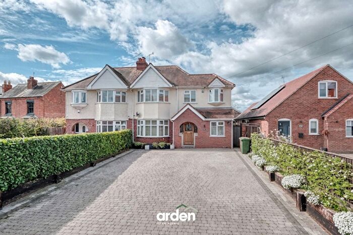 4 Bedroom Semi Detached House For Sale In Ombersley Road, Worcester, WR3
