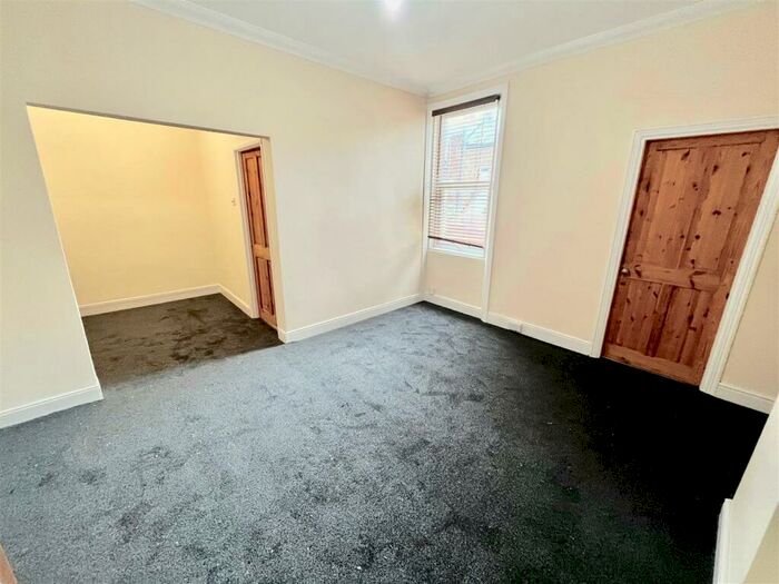 2 Bedroom Flat To Rent In Windsor Avenue, Gateshead, NE8