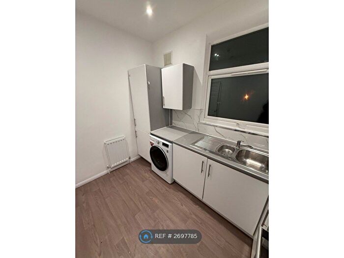 2 Bedroom Flat To Rent In Avonmouth Road, Bristol, BS11